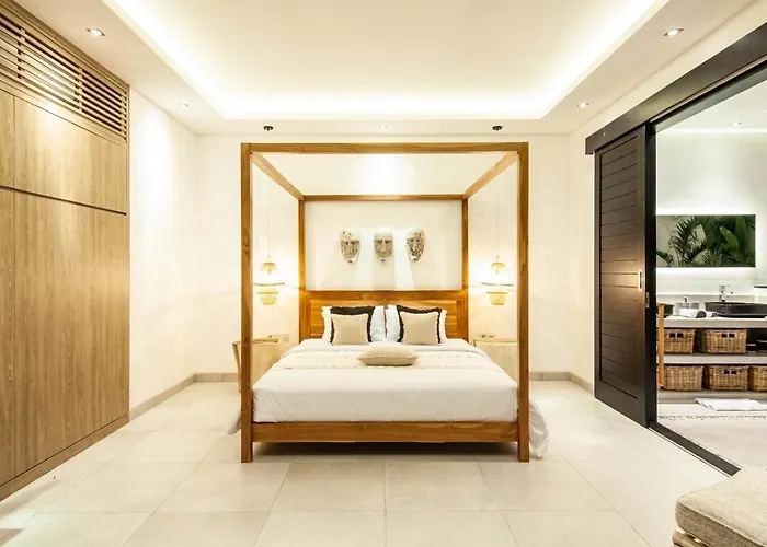 Modern 4 Bedroom Villa 400M To The Beach In Canggu Villa