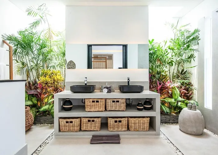 Modern 4 Bedroom Villa 400M To The Beach In Canggu *