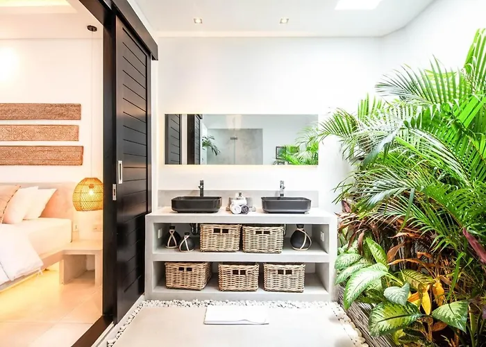 Modern 4 Bedroom Villa 400M To The Beach In Canggu