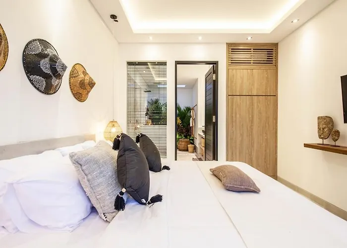 Modern 4 Bedroom Villa 400M To The Beach In Canggu Villa